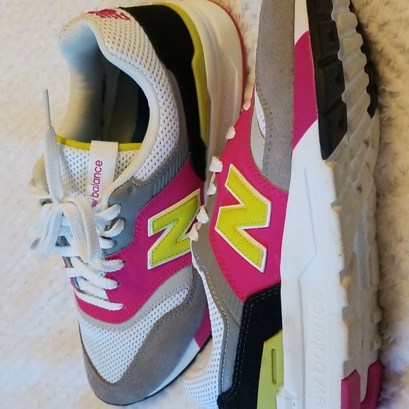 New Balance Shoes - Women's New Balance sneakers